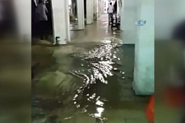 Tarihi Kapalıçarşı sular altında