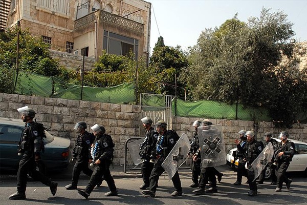 İsrail askerleri bir Filistinliyi ağır yaraladı