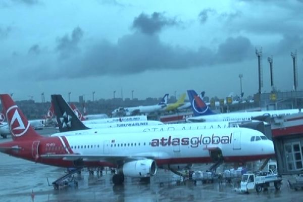 Hava trafiğine yağmur engeli