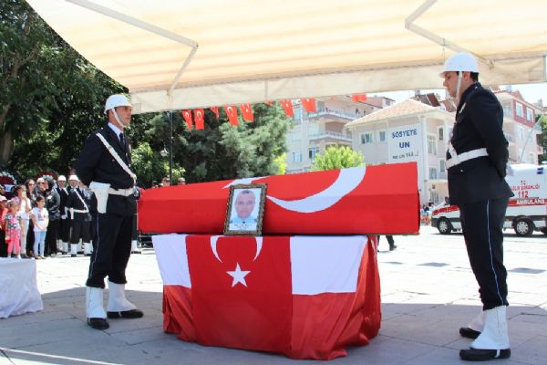 Şehit polis memuru son yolculuğuna uğurlandı
