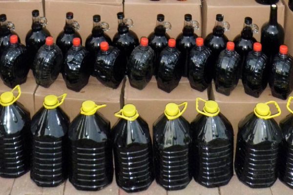 Kırklareli'de 264 litre kaçak şarap ele geçirildi