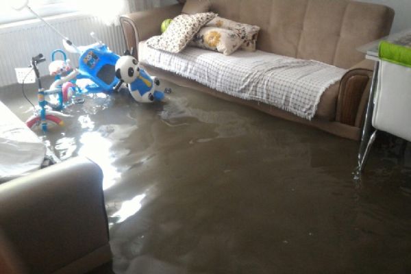 Kağıthane'de evleri su bastı