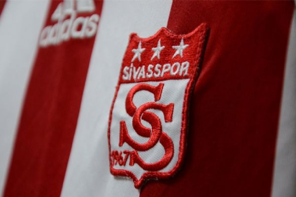 Sivasspor, Cem Özdemir ile 3 yıllık sözleşme imzaladı