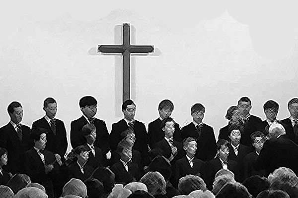 Papa'nın abisi bile var... 60 yılda 547 çocuk istismara uğradı!