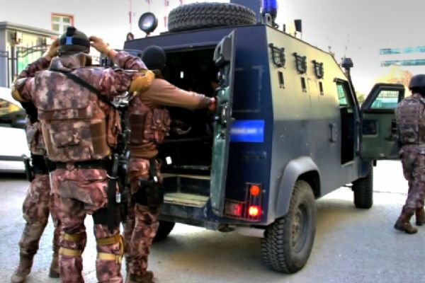 Teröristin kaçırdığı kız kurtarıldı