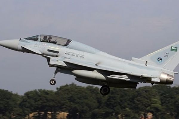 BAE ve Suudi Arabistan, Yemen'i vurdu!