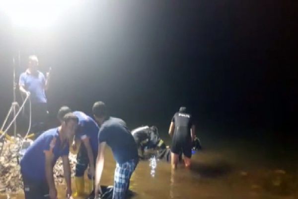 Şakalaşırken gölete düştüler: 2 ölü