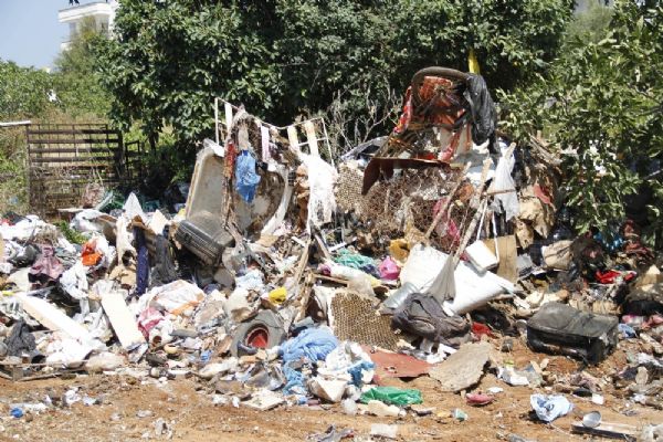 5 evden 38 kamyon çöp çıktı