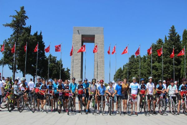 15 Temmuz şehitleri için bin 600 kilometre pedal çevirdiler