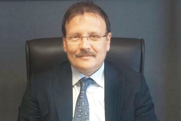 Hakan Çavuşoğlu kimdir?