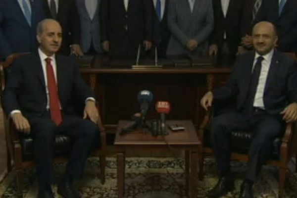 Kurtulmuş, görevini Fikri Işık'a devretti