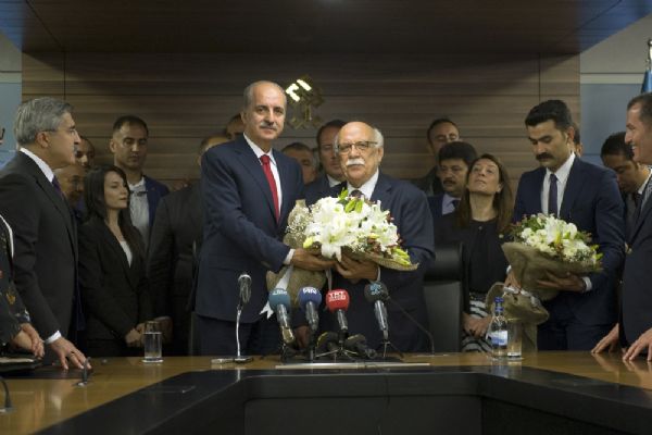 Nabi Avcı görevini Numan Kurtulmuş'a devretti