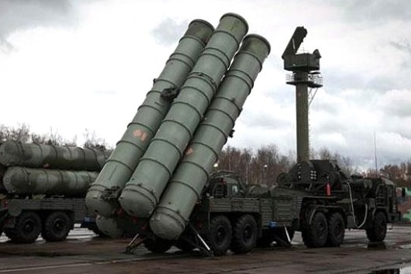 Rusya S-400'leri görücüye çıkardı