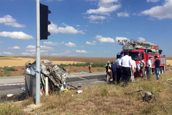 Korkunç kaza: 3 ölü, 32 yaralı