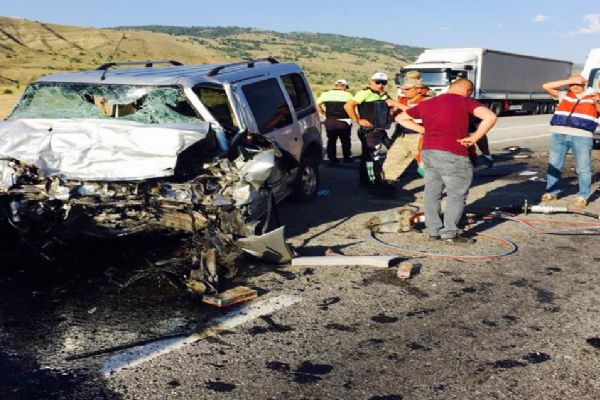 Erzincan'da trafik kazası: 4 ölü, 5 yaralı