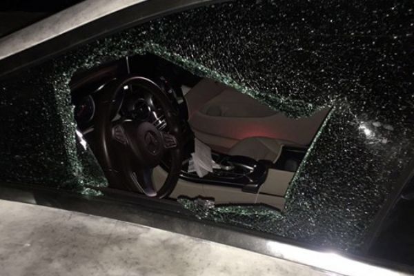 AK Parti İlçe Başkanının aracına saldırı