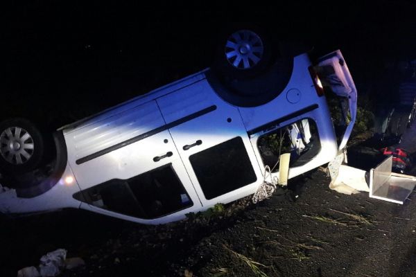 Suriyelileri taşıyan araç takla attı! Çok sayıda yaralı var