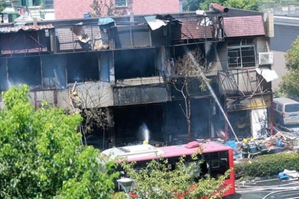 Mağazada gaz patlaması: 2 ölü, 55 yaralı