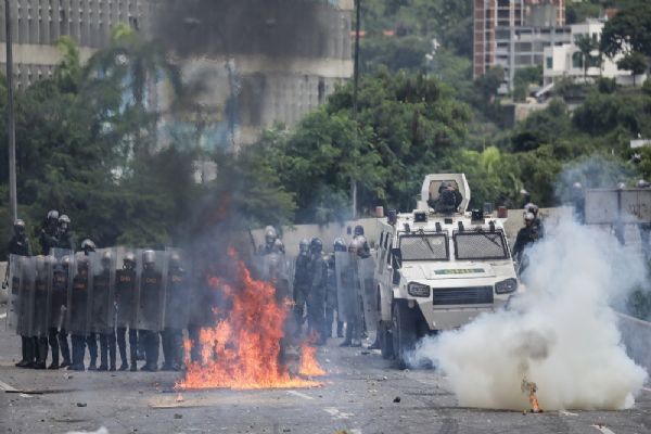 Venezuela'da sular durulmuyor: 3 ölü!