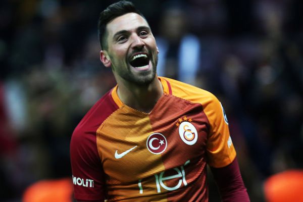 Galatasaraylı Sinan Gümüş'e büyük teklif!