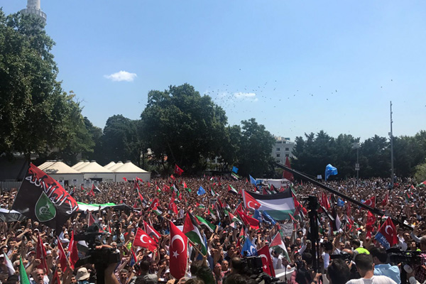 İsrail Beyazıt Meydanı'nda protesto ediliyor!