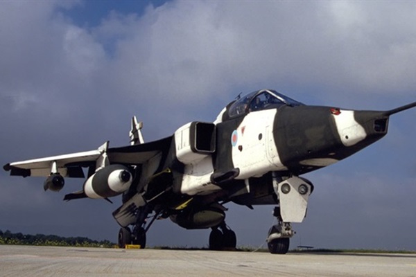 Fransa Hindistan'a 31 uçak hibe etti