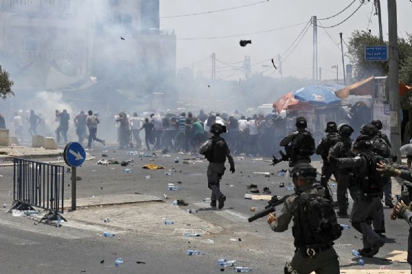İsrail polisi bir Filistinliyi öldürdü