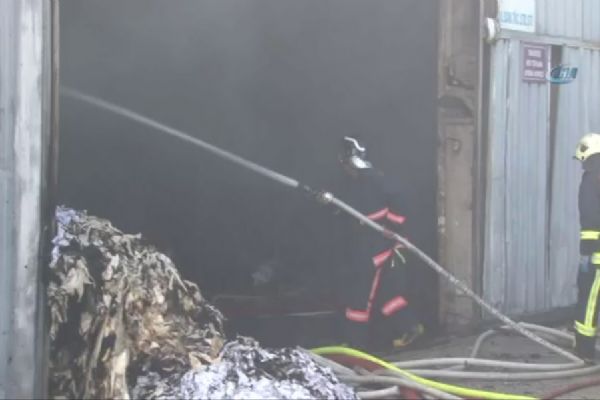 Tekstil fabrikasında korkutan yangın