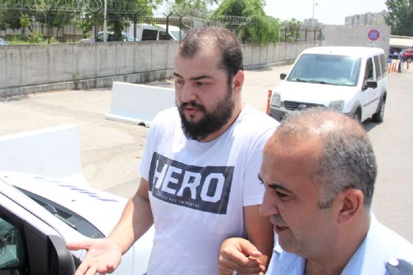'Hero' yazılı tişörtle sınava giren kişiye gözaltı