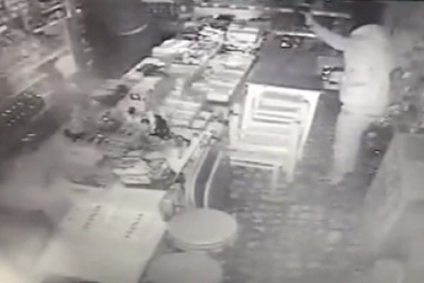 Hırsızlardan bıkıp 'Dükkan sizin' yazarak devretmişti, yine soyuldu