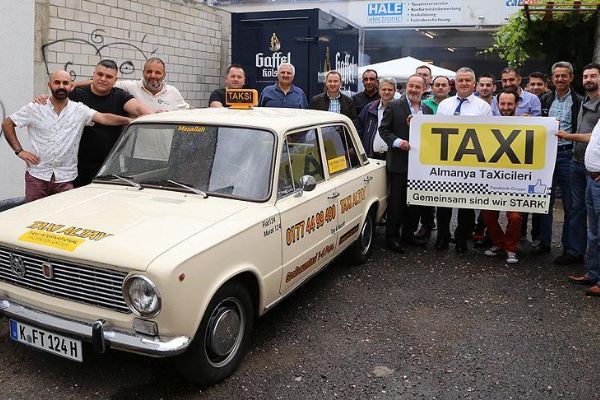 Almanya'daki Türk taksiciler örgütleniyor