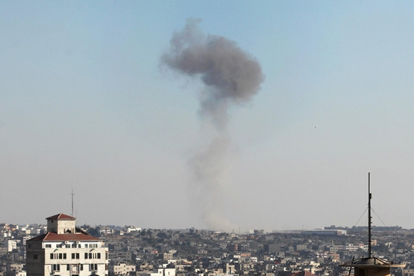 İsrail Gazze'ye saldırdı