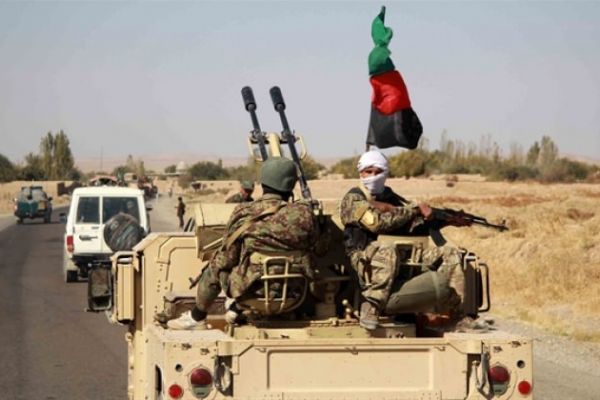 12 saate iki ilçeyi ele geçirdiler