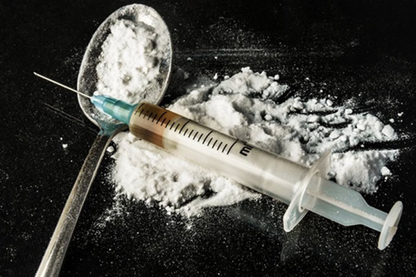 Bağımlılara uyuşturucuyu devlet verecek