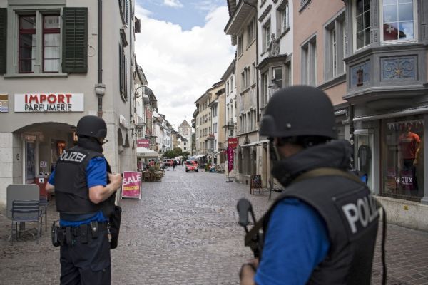 İsviçre'de testereli saldırgan dehşeti!
