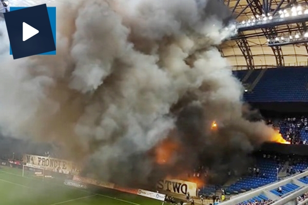 Destek için tribünü yangın yerine çevirdiler!