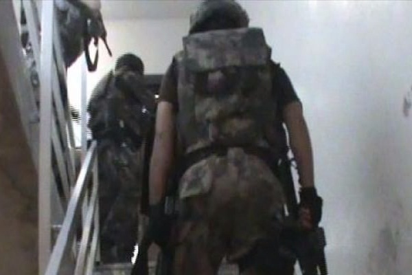 IŞİD'in hücre evinde FETÖ kitapları