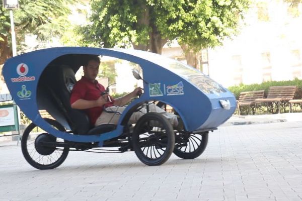 Mısırlı öğrenciler yeni bir araba projesine imza attı