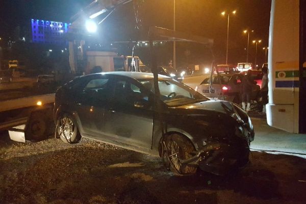 Halk otobüsü otomobille çarpıştı: 2 yaralı