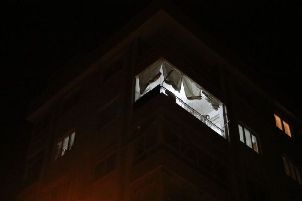 Evde deney patlaması: 1'i ağır 3 yaralı