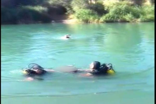 Serinlemek için girdiği çayda boğuldu