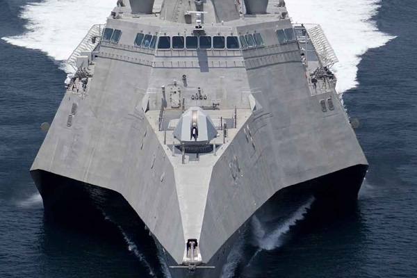 ABD donanmasından İran gemisine uyarı ateşi!