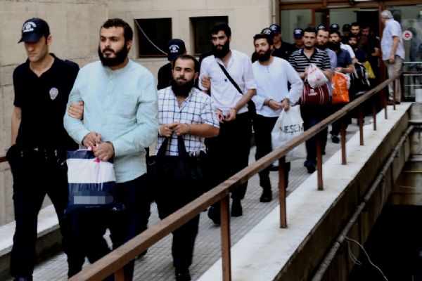 DAEŞ operasyonunda 12 tutuklama