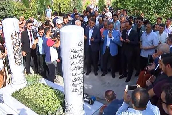 'Tarihçilerin Kutbu' mezarı başında anıldı