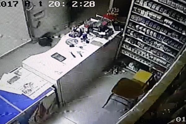 Sansarların büfedeki kavgası güvenlik kamerasında