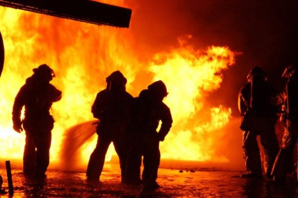 İsveç'te sığınmacıların kaldığı binada yangın!