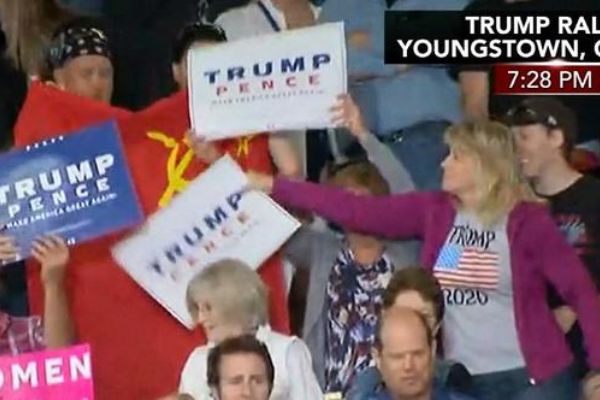 Trump'a bayraklı protesto!