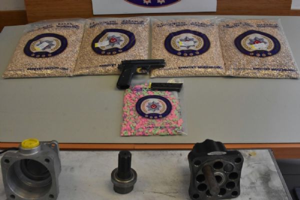 Piston içinde 52 bin uyuşturucu hap