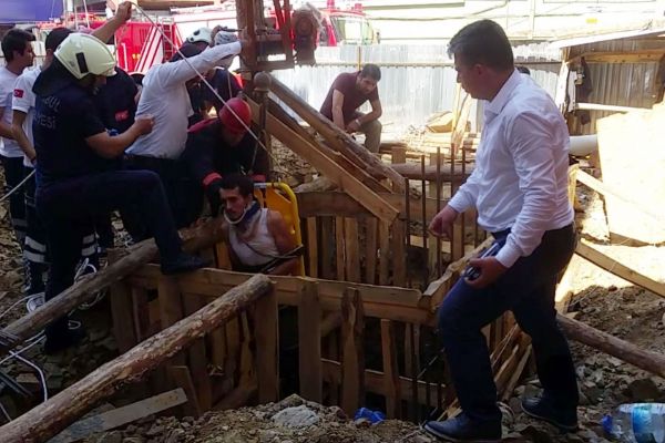 İstanbul'da temel kuyusunda can pazarı