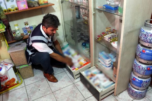 Bakkal görünümlü eczane polisi bile şaşırttı